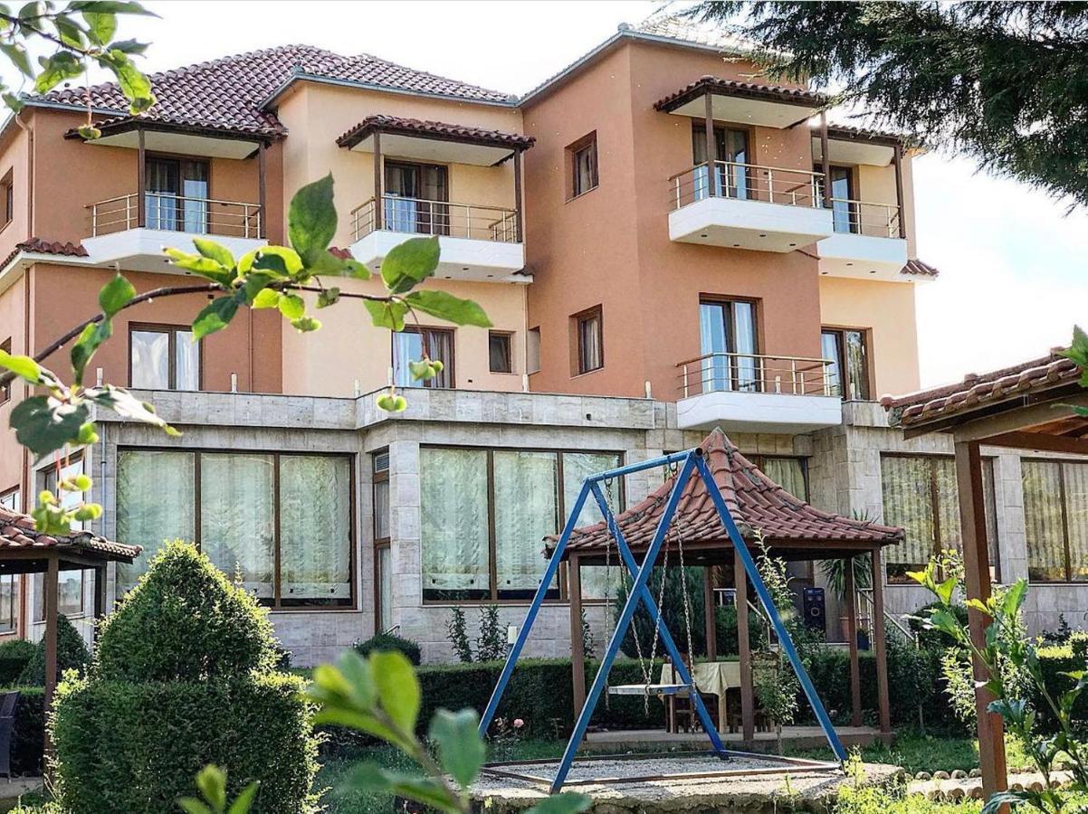 Paradise Hotel *